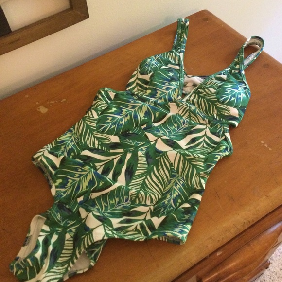Cupshe- NWT Green/ Blue Floral Swimsuit. Size S - Picture 2 of 8